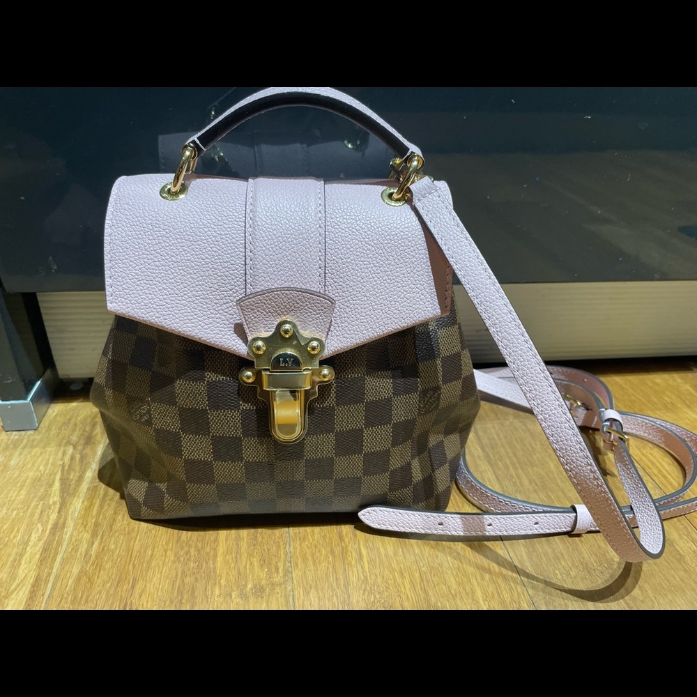 Authentic Louis Vuitton Clapton in Excellent condition.